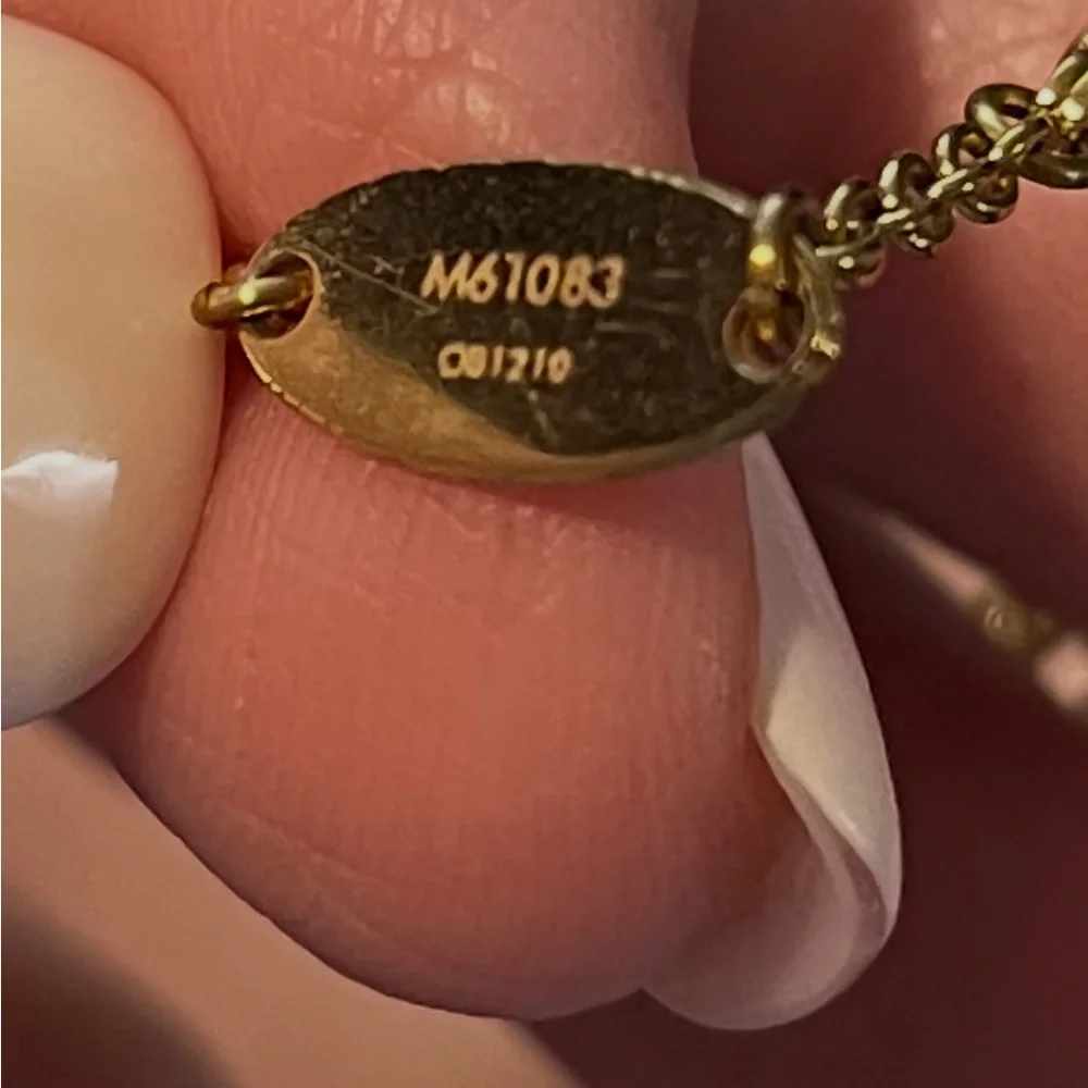 Louis Vuitton Gold V Pendant Necklace - Picture 5 of 5